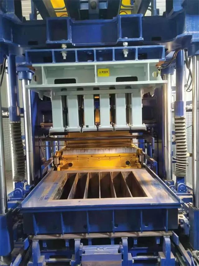 Concrete block moulds in a production press